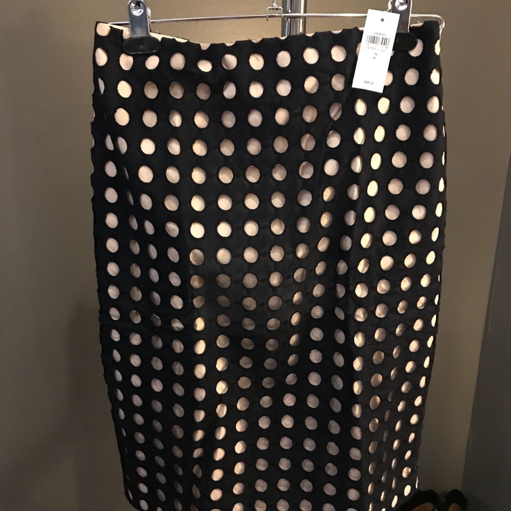 Ann Taylor size 2 NWT knee length skirt.